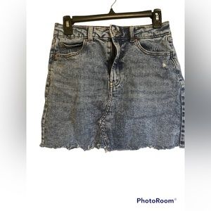 Wild Fable Women’s size 2 mini distressed skirt🤩